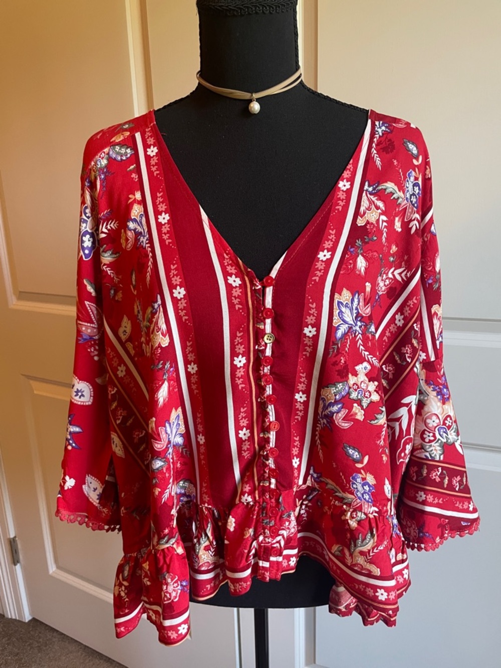 Jaase Red Floral Button-Front Women’s Boho Blouse Size Medium